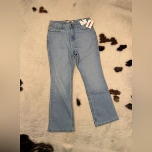 Wrangler High Rise Bold Boot Jeans NWT Size 8 Light Wash